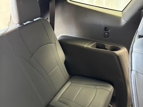 Used 2024 Buick Enclave Premium AWD/4WD image 37