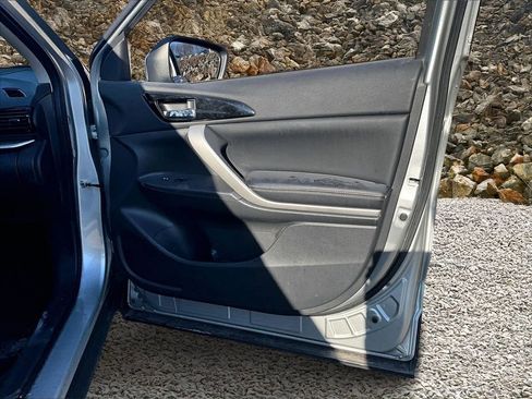 Used 2023 Mitsubishi Eclipse Cross SE image 21