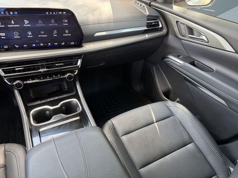 Certified 2024 Chevrolet Traverse LT FWD image 28