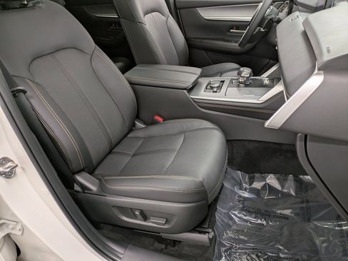 Certified 2024 MAZDA CX-90 Plug-In Hybrid w/ Premium Pkg image 28