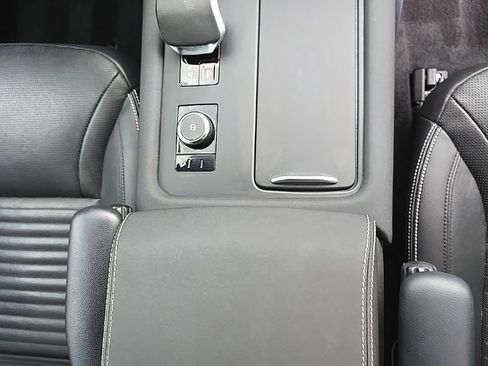 Used 2023 Land Rover Discovery S R-Dynamic AWD/4WD image 8