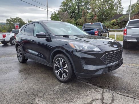 Used 2022 Ford Escape SE w/ SE Sport Appearance Package image 1