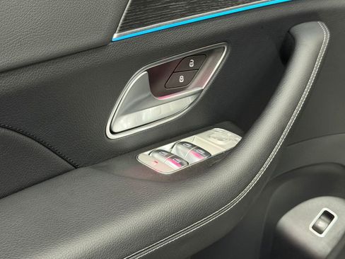 Certified 2025 Mercedes-Benz GLS 450 4MATIC image 23