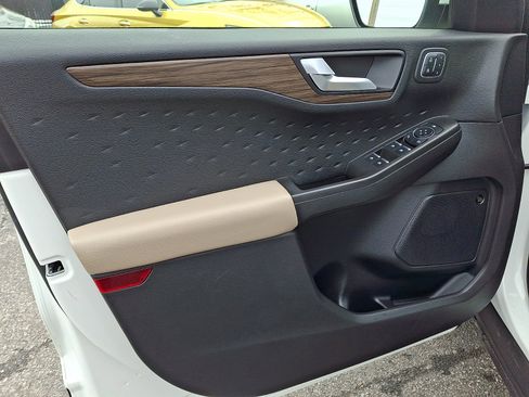 Used 2020 Ford Escape Titanium image 12