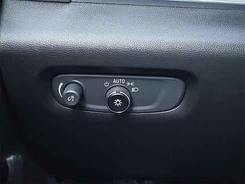 Used 2020 Chevrolet Traverse LS image 22