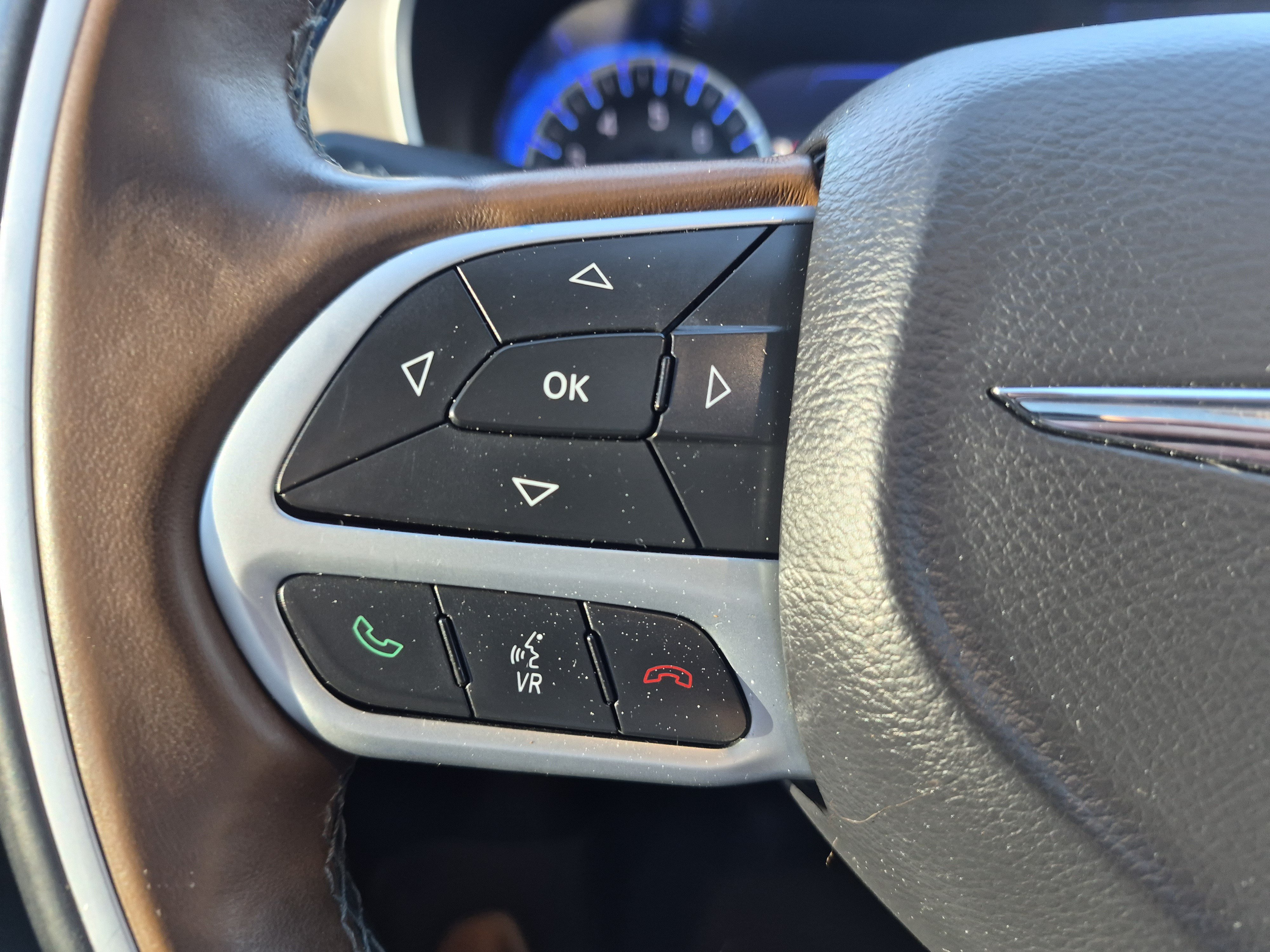 Used 2017 Chrysler Pacifica Limited FWD image 20