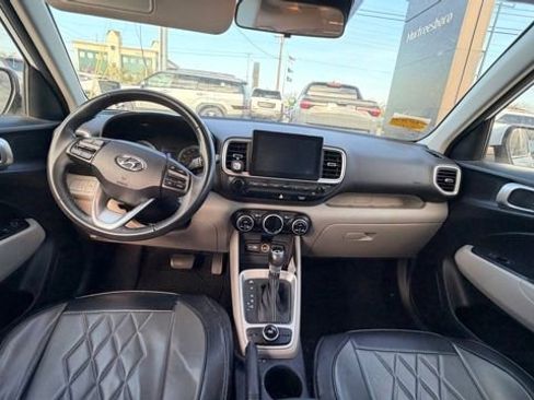 Used 2022 Hyundai Venue SEL image 8