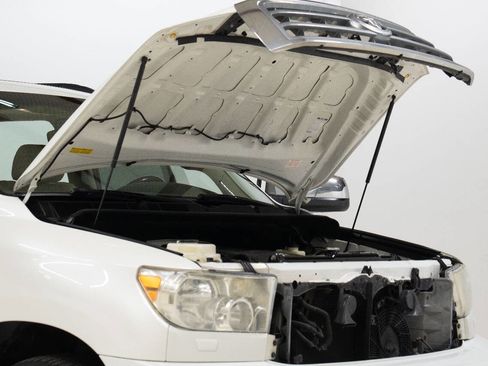 Used 2011 Toyota Sequoia Platinum image 73