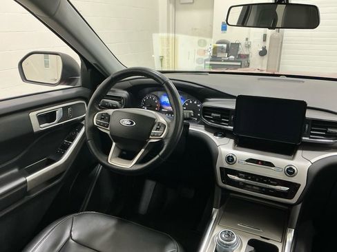 Used 2022 Ford Explorer XLT w/ Equipment Group 202A image 16