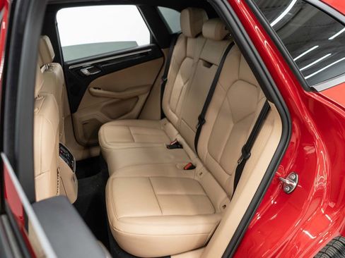 Used 2024 Porsche Macan w/ Premium Plus Package image 15