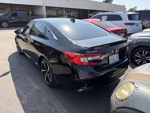Used 2018 Honda Accord Sport image 4