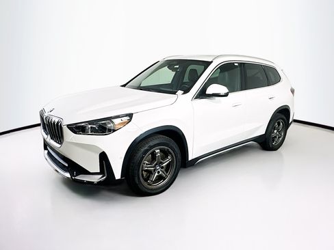 Used 2025 BMW X1 xDrive28i AWD/4WD image 3