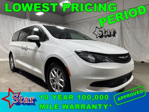 Used 2022 Chrysler Voyager LX FWD image 1