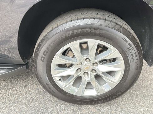 Used 2025 Chevrolet Suburban Premier RWD image 10