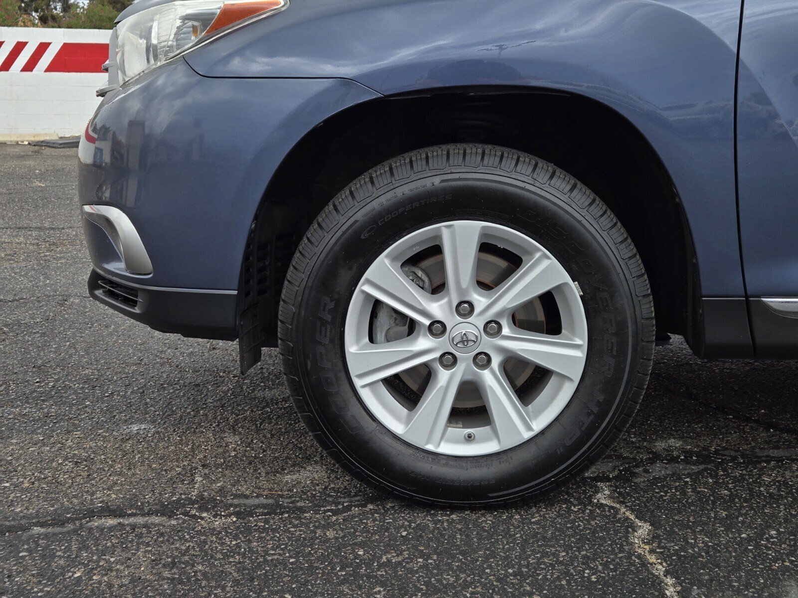 Used 2013 Toyota Highlander Plus FWD image 6