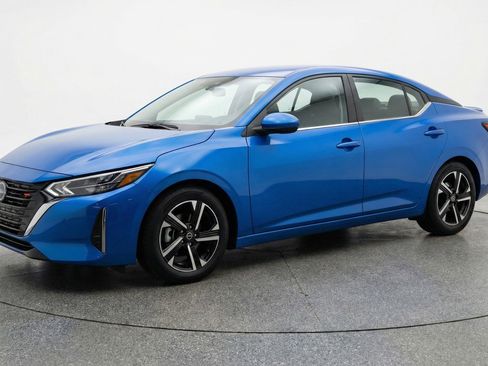 Used 2025 Nissan Sentra SV image 3