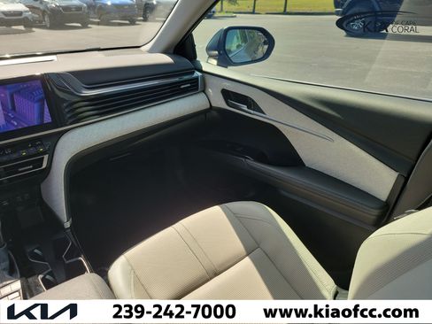 Used 2025 Toyota Camry XLE FWD image 18