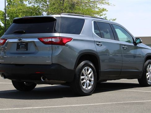 Used 2020 Chevrolet Traverse LT w/ Driver Confidence II Package AWD/4WD image 8