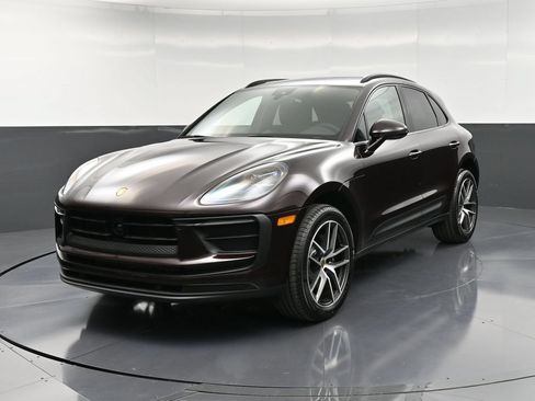 Certified 2026 Porsche Macan AWD/4WD image 6
