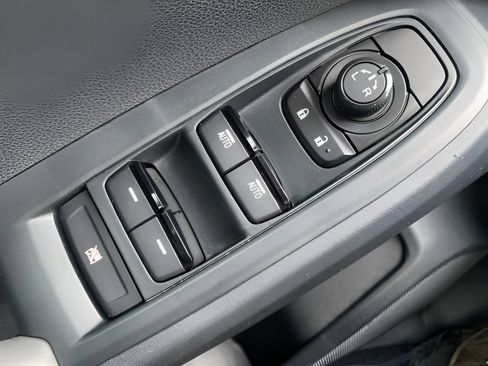 Used 2024 Subaru Crosstrek 2.0i Premium image 17