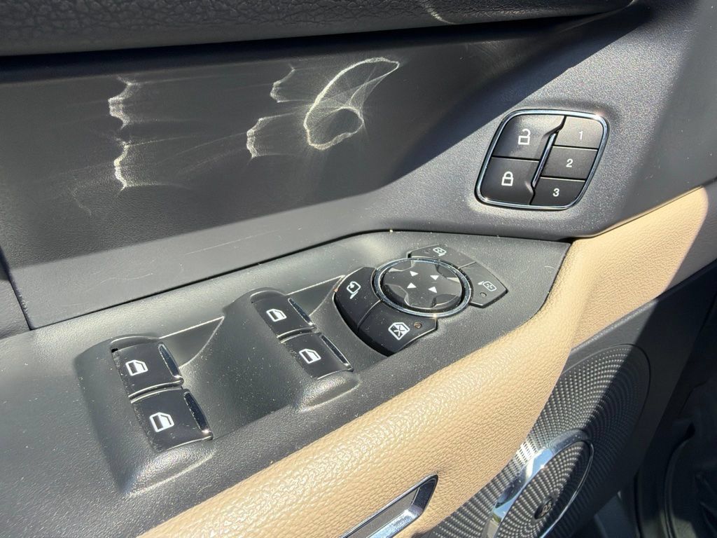 Used 2024 Ford Expedition Limited AWD/4WD image 16