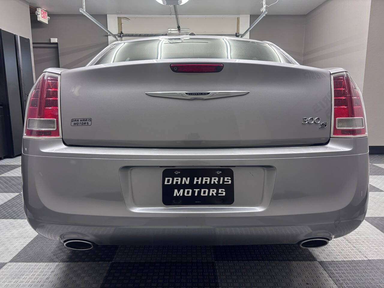 Used 2013 Chrysler 300 S RWD image 9