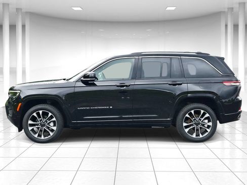 Used 2023 Jeep Grand Cherokee Overland w/ Luxury Tech Group IV AWD/4WD image 6