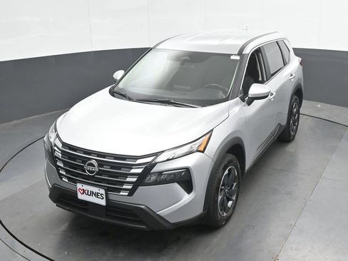 Used 2025 Nissan Rogue SV AWD/4WD image 35