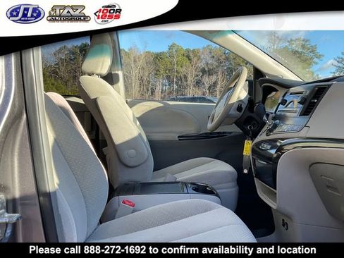 Used 2014 Toyota Sienna LE FWD image 6