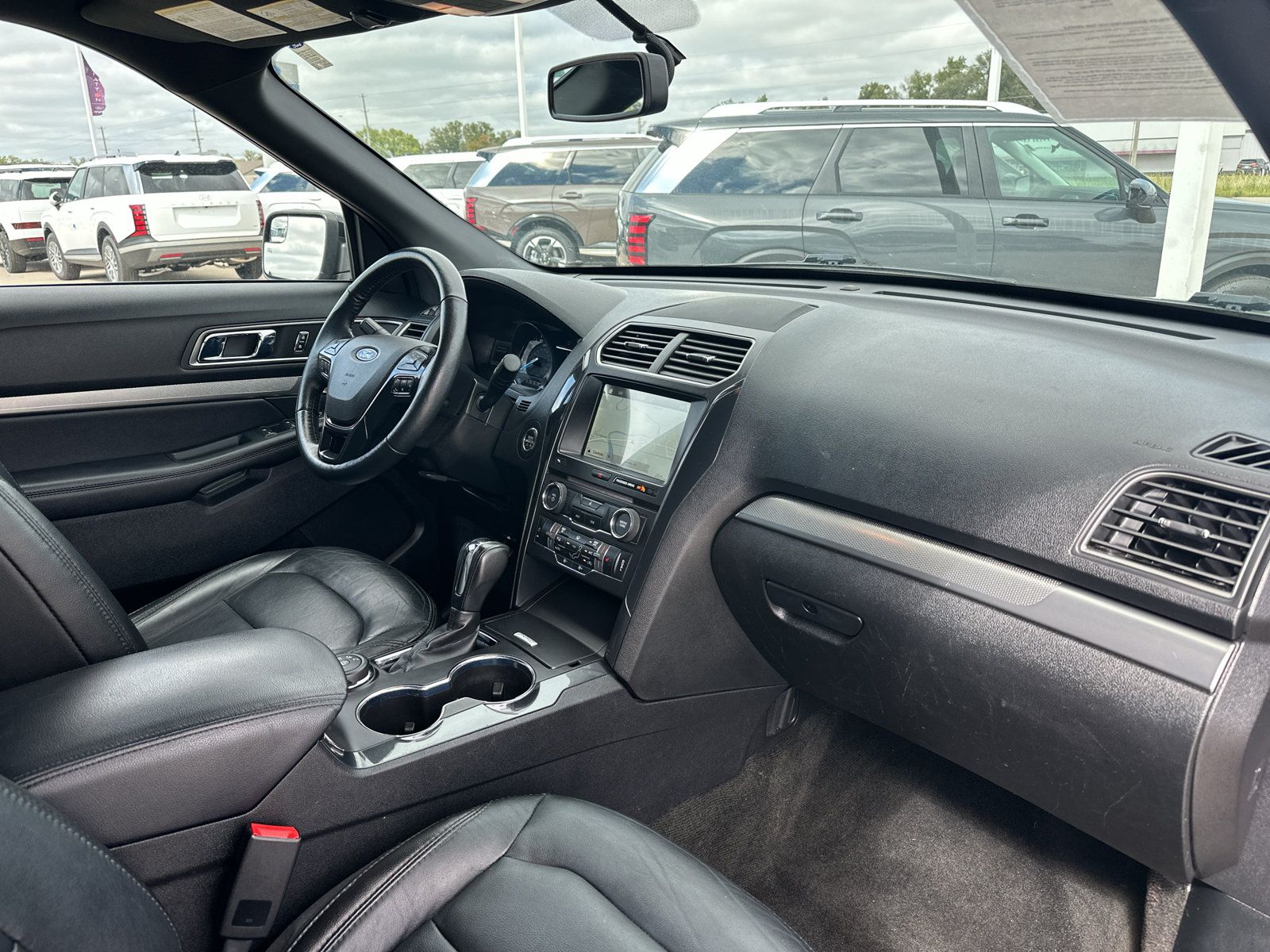 Used 2018 Ford Explorer XLT w/ Equipment Group 202A AWD/4WD image 6