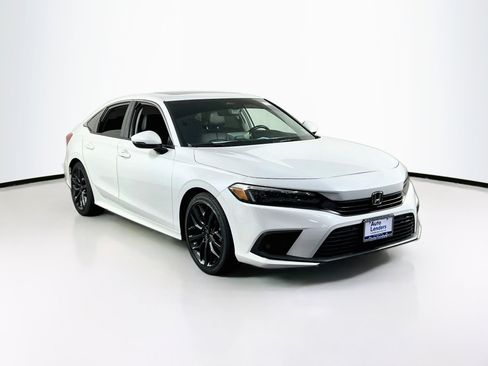 Used 2022 Honda Civic Touring image 3