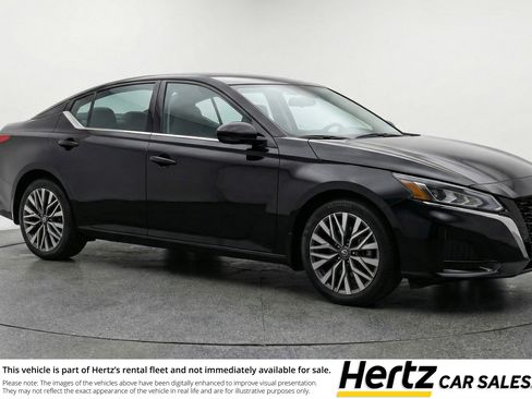 Used 2025 Nissan Altima 2.5 SV image 1