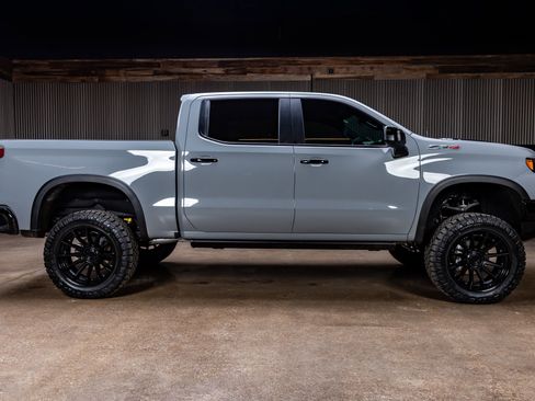 Used 2024 Chevrolet Silverado 1500 ZR2 image 11