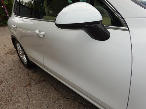 Used 2014 Porsche Cayenne S image 11