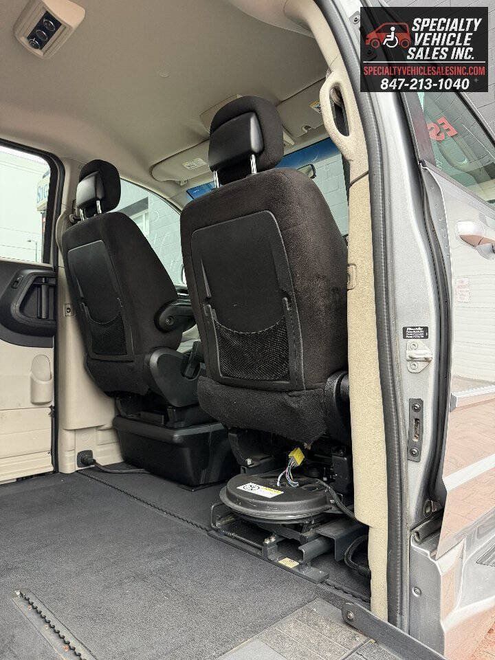 Used 2013 Dodge Grand Caravan SXT FWD image 18