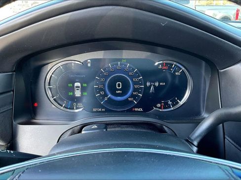 Used 2019 Cadillac Escalade Platinum image 18