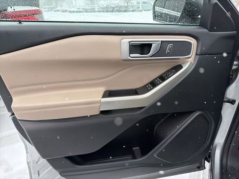 Used 2022 Ford Explorer XLT w/ Equipment Group 202A image 25