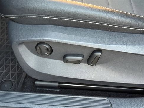 Certified 2023 Volkswagen Taos SE w/ Panoramic Sunroof Package image 36