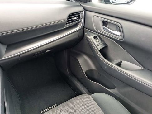 Used 2025 Nissan Rogue SV FWD image 16