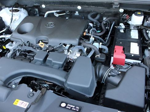 Used 2023 Toyota RAV4 XLE Premium image 27