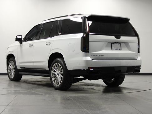 Used 2021 Cadillac Escalade Premium Luxury AWD/4WD image 6