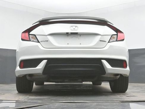 Used 2019 Honda Civic Touring image 32