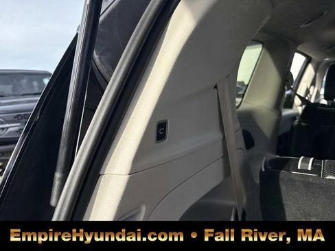 Used 2023 Chrysler Pacifica Limited image 8