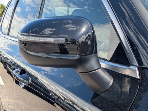 Used 2024 Kia Telluride EX w/ EX Captain's Chair Package AWD/4WD image 11