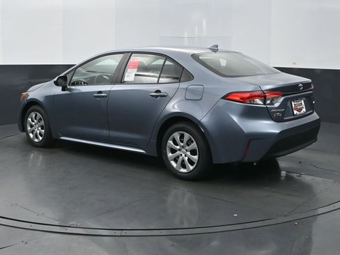 Used 2025 Toyota Corolla LE image 3