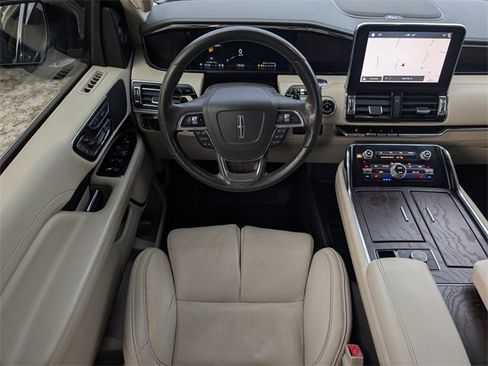 Used 2018 Lincoln Navigator Select image 19