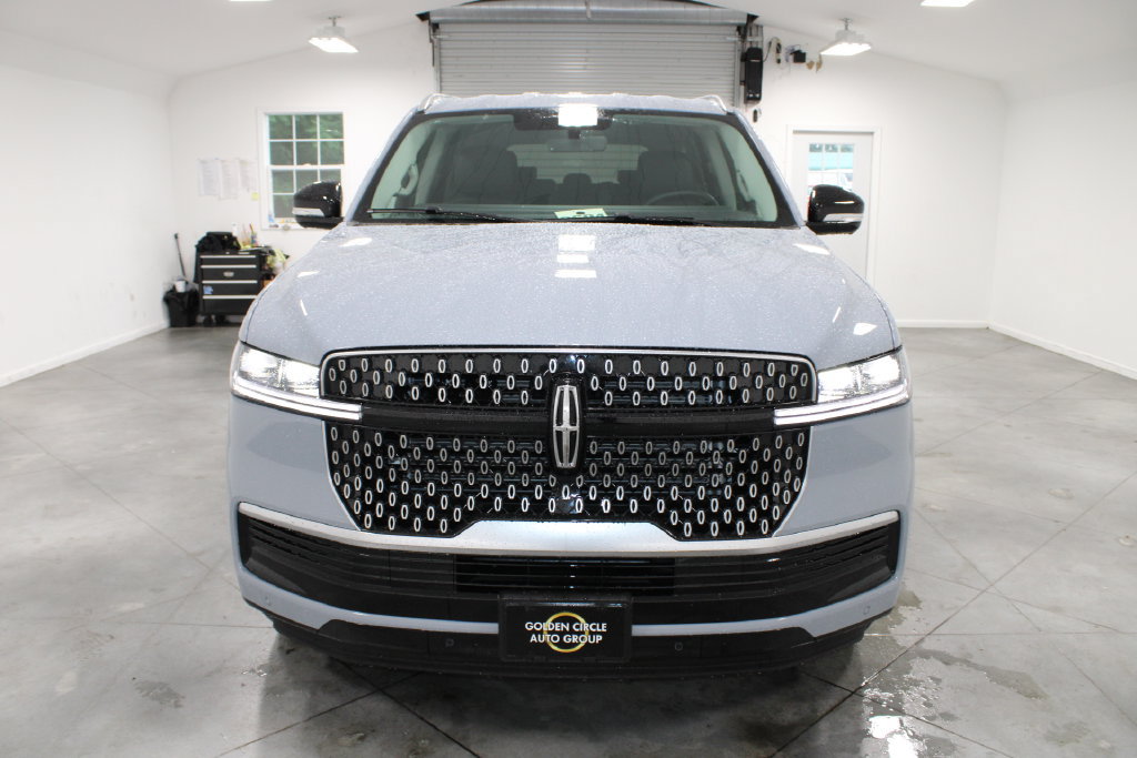 New 2027 Lincoln Navigator Premiere RWD image 2