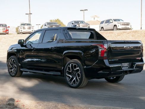 Used 2024 Chevrolet Silverado EV RST image 5