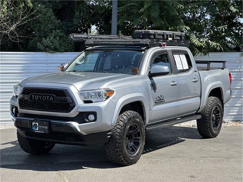 Used 2019 Toyota Tacoma SR5 AWD/4WD image 6