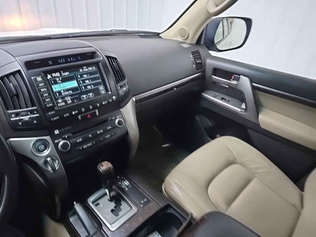Used 2008 Toyota Land Cruiser w/ Upgrade Pkg AWD/4WD image 27